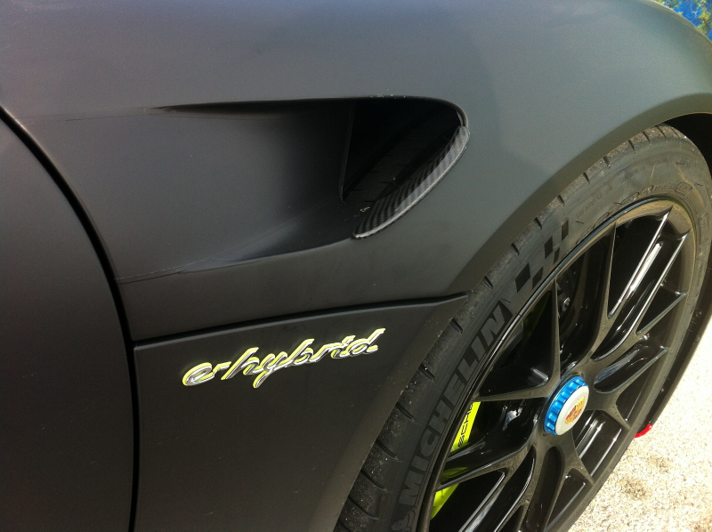 Illustration for article titled Sharing A Track With A Porsche 918 Makes For A Very Good Day